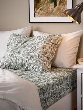 Green Paisley Pillow Cover - 65x65 cm